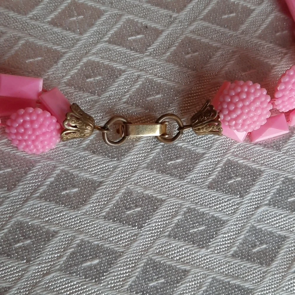 Vintage Pink Plastic Necklace 24" - Picture 3 of 3